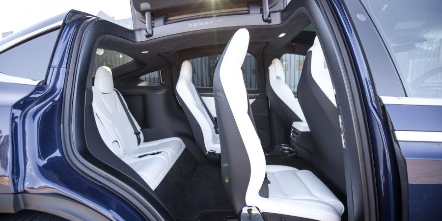 Интерьер Tesla Model X P100D 2017 года  (AU) (фото 14 из 17)